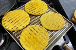 exquisitas arepas de maíz pelao - arepas de pelao